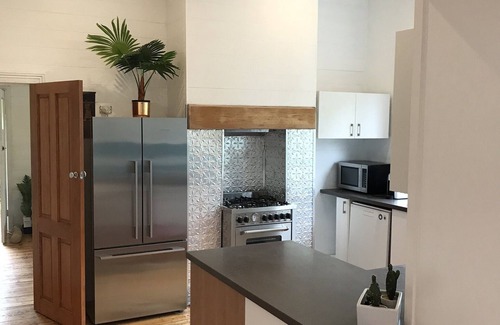 Barwon Heads House | Alfred's on Hitchcock Large Family Home central Location in heart of town &Wifi
