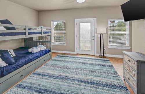 Summer Breeze House | Algun Dia - Plush Family-Friendly Home - A Block from Beach