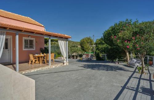 Anafonitria Apartment | Alice Happy Place 2 , only 5 minutes from the shipwreck!