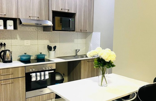 Greater Johannesburg Metropolitan Area Condo | Alice's Place -Power Back Up- Pool & Cinema & More in vibrant Johannesburg