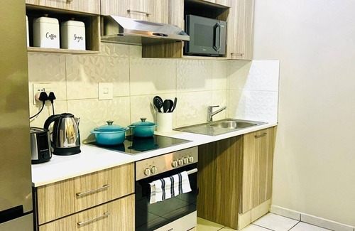 Greater Johannesburg Metropolitan Area Condo | Alice's Place -Power Back Up- Pool & Cinema & More in vibrant Johannesburg