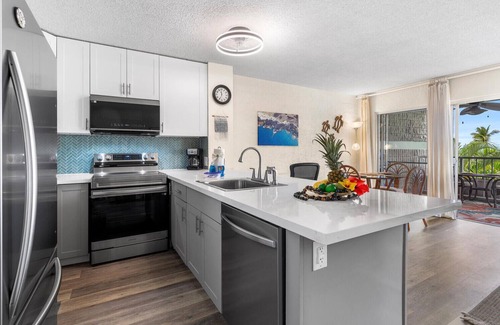 Kailua-Kona Condo | Alii Villas#318 Beautiful Top Floor Condo with Garden & Ocean Views