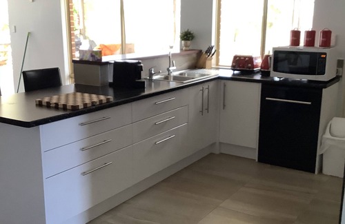 Eneabba House | AliMac's Beach Shack Leeman Just 200mts from the beach & boat ramp