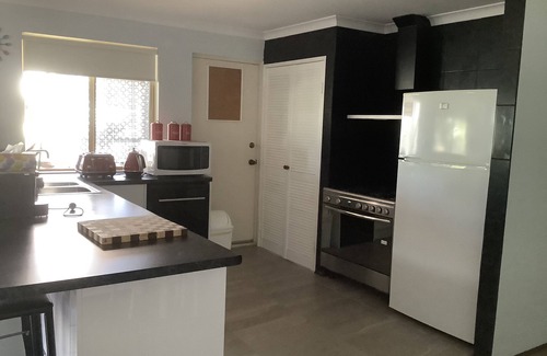 Eneabba House | AliMac's Beach Shack Leeman Just 200mts from the beach & boat ramp