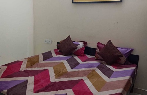 Rishikesh Bed & Breakfast | Aliment House 3bhk aprt,with kitchen& Roof top for yoga and watching mountain.