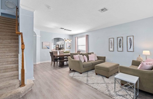 Windsor Hills House | Alison's Wonderland Windsor Hills, 6 bed 4 bath no rear neighbors MINUTES to Disney *inc pool heat