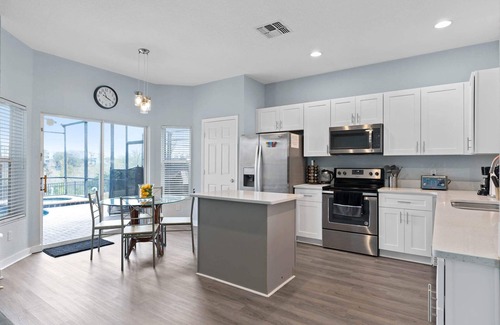 Windsor Hills House | Alison's Wonderland Windsor Hills, 6 bed 4 bath no rear neighbors MINUTES to Disney *inc pool heat