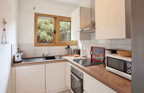 L'Ile-Rousse Apartment | Alivi - Appt climatisé avec vue mer et montagne