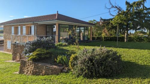 Alix Bed & Breakfast | Alix au pays des Pierres Dorées