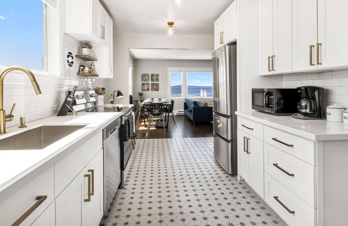 Alki House | Alki/Perfect Location/FAST WiFi/Steps to Beach