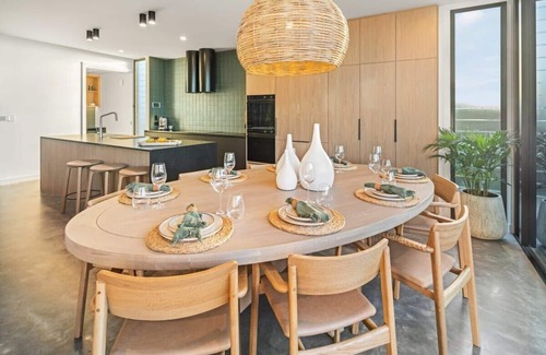 Alexandra Headland House | Alkira At Alex Heads - 5 mins walk to beach