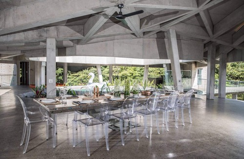 Cape Tribulation House | Alkira Resort House and Rainforest Retreat - private pool and beach