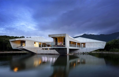 Cape Tribulation House | Alkira Resort House and Rainforest Retreat - private pool and beach