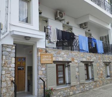 Skiathos Town Apartment | ALKMENE STUDIOS