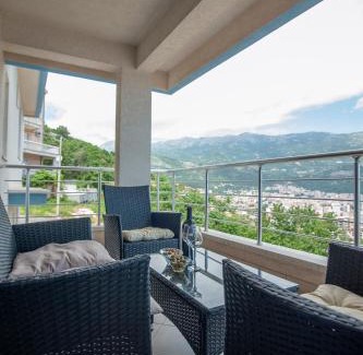 Budva Apartment | All blue