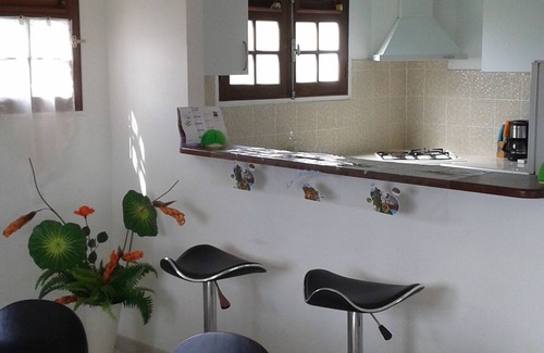 Fort-de-France Apartment | ALL COMFORT, on the first floor of a villa, close to the Port and all amenities