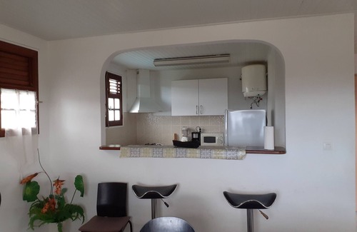 Fort-de-France Apartment | ALL COMFORT, on the first floor of a villa, close to the Port and all amenities