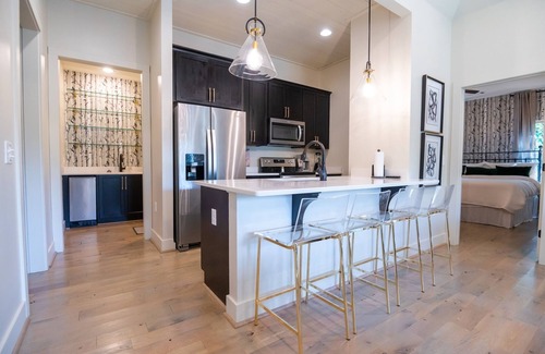 Tallassee House | All Decked Out | 3 Bed, 2 Bath