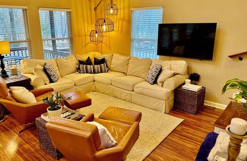 Counce House | All Decked Out- Elegant Pickwick Lake Living, Sleeps 10
