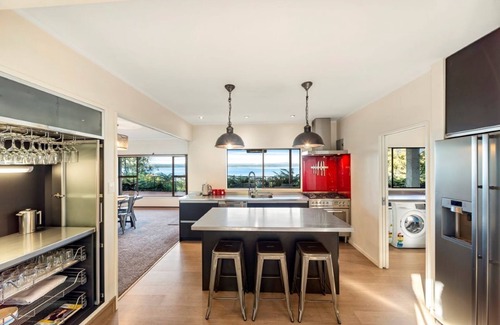 Taupo House | All Decked Out on the Lake