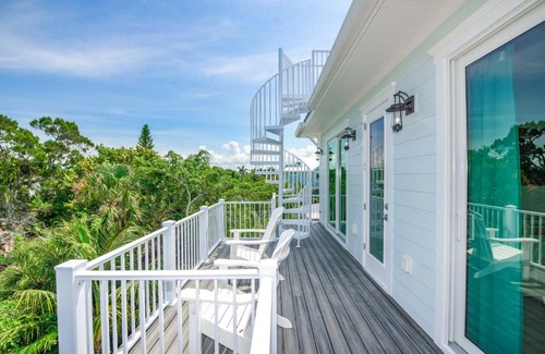 Sarasota House | All Decked Out