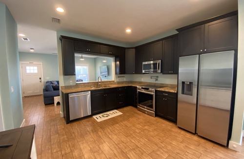 Riviera Beach House | All dogs OK, infant/kid friendly, golf cart incl, 0.5 mi to beach