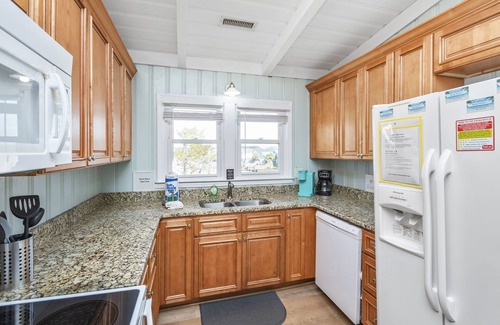 North Myrtle Beach House | All DOGS welcome, large pool, Cherry Grove Beach!