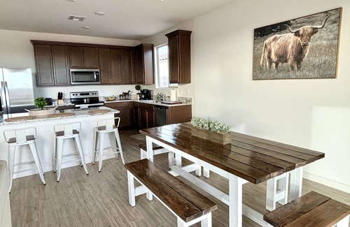 Entrada Del Oro House | All Fore! The Views! Putting Green! King Bed!