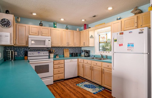 Holden Beach House | "All Good" Oceanfront 2 bedrooms, 2 bathrooms.