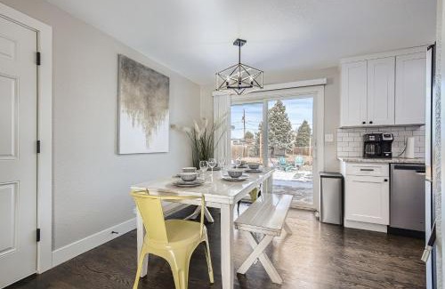 Dupont House | ALL King beds, Firepit, Hot tub, Near Down Town, Games Room