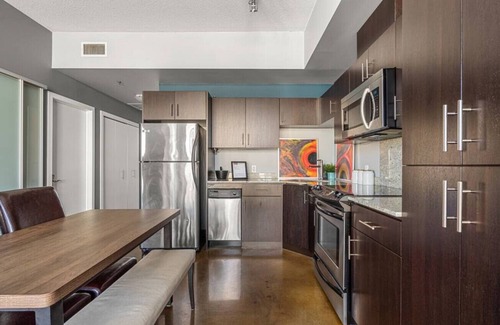 Beltline Apartment | All My Favorite Colors | DT YYC | BMO | Great Eats