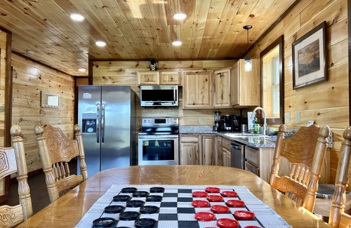 Gatlinburg Cabin | All new cabin near Gatlinburg and Park! Views, Hot Tub, Wifi, Sauna, Video Games