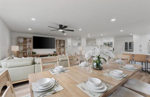Olympus Cove Villa | All-New Luxe Stay Views, Sauna & Hot Tub villa