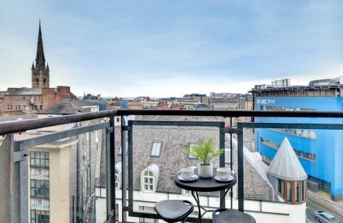 Newcastle-upon-Tyne Apartment | All Saints Apartments 4A by Week2Week