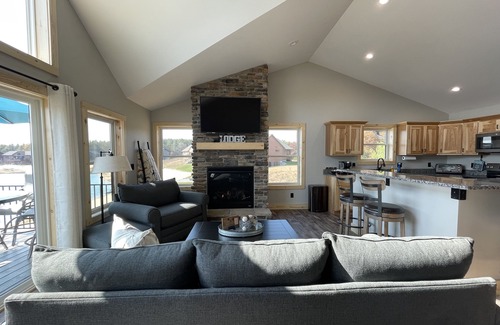 New Lisbon House | All-Season Beach House Castle Rock Lake - Larry's Lodge