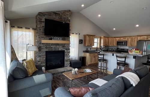 New Lisbon House | All-Season Beach House Castle Rock Lake - Larry's Lodge