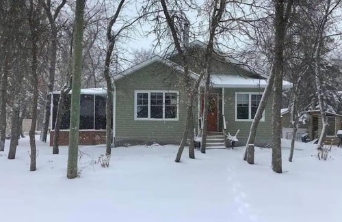 Dunnottar Cottage | All season, new cottage with many amenities. Family/pet-friendly. Close to beach