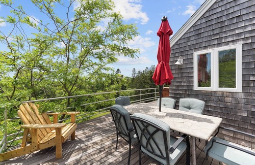 North Haven Cottage | All season private cottage with game room and large fenced yard on North Haven