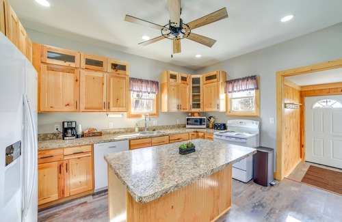 Seney House | All-Season Seney Home w/Private Yard & Fire Pit!