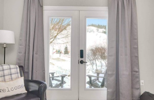 Calabogie Condo | All Season Ski in/out Chalet at Calabogie Peaks