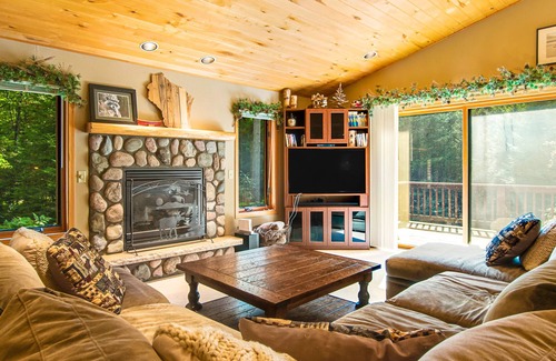 Sayner House | All-seasons home with walking trails, sledding hill, firepit, fireplaces & deck