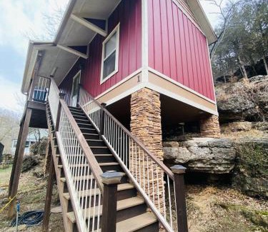 Eureka Springs Historic District Bed & Breakfast | All Seasons Treehouse Village