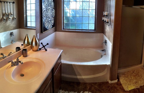 Power Ranch House | All The Bells & Whistles: Pool, Hot Tub, Gas Firepit, Bbq, Pool Table, Ping Pong