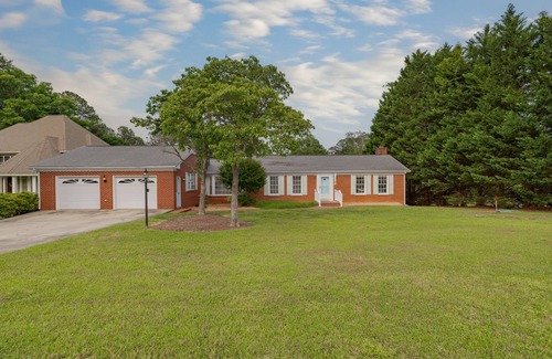 Myrick Estates House | All the comforts of home in a gorgeous, relaxing lakefront home