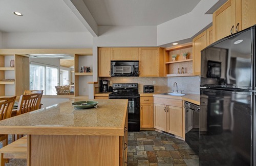 Redmond Condo | All the River Views- Best Deschutes views Dogs Welcome!