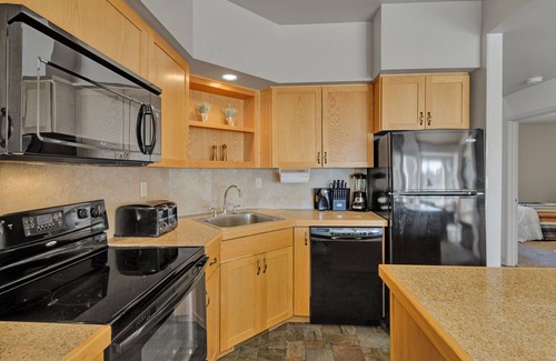 Redmond Condo | All the River Views- Best Deschutes views Dogs Welcome!
