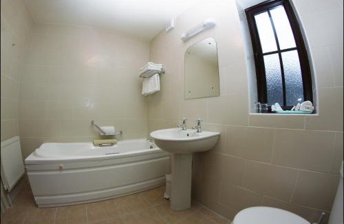 Clifden House | All the Twos Lodge