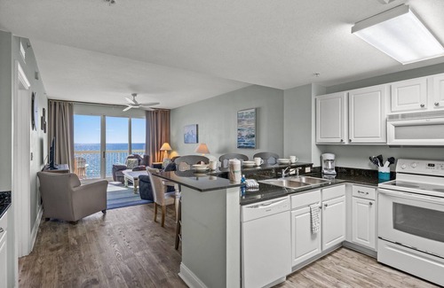 Panama City Beach Condo | 🏖️All things Pier Park in Panama City Beach with FREE activities!🏖️