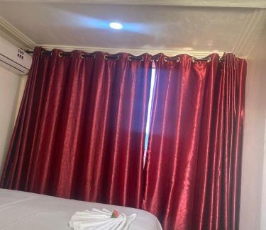 Madina Bed & Breakfast | All White Lodge