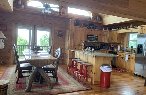 Lake Lure Cabin | All Year Mountain/Sunset Views ~ Updated cabin ~ Best view in Lake Lure